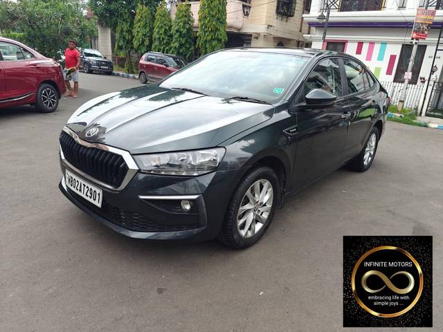 https://images10.gaadi.com/usedcar_image/4625469/original/processed_616f0ffcf3cd5aa866366410ed2bb92f.jpg?imwidth=6400