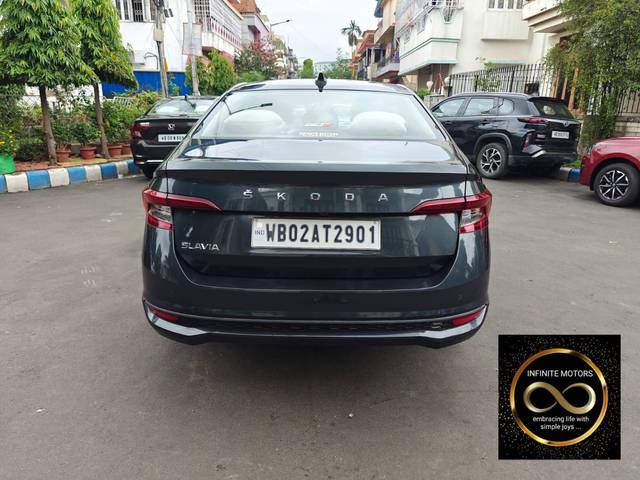 https://images10.gaadi.com/usedcar_image/4625469/original/processed_c0ee9ef3ae5cc439cb4516ffd18cd343.jpg?imwidth=6401
