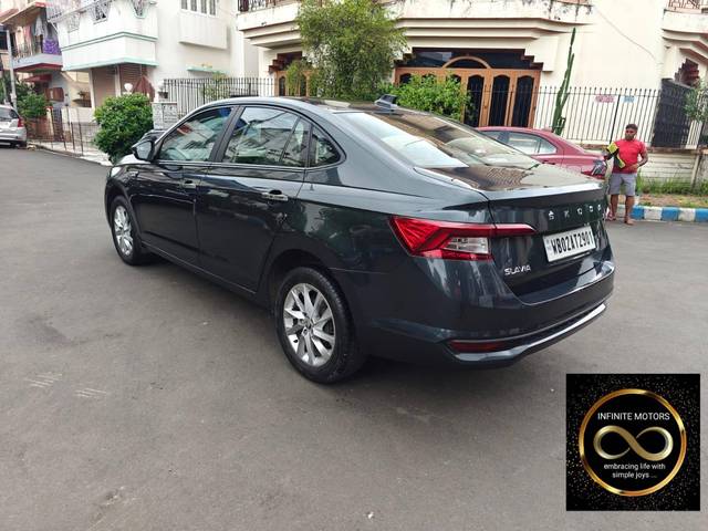 https://images10.gaadi.com/usedcar_image/4625469/original/processed_eae1359f36ea8bca8562477d1201bf70.jpg?imwidth=6402