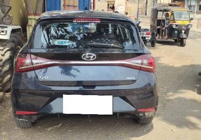 https://images10.gaadi.com/usedcar_image/4625477/original/processed_40453342-8f29-453c-bd4c-a5d57eb124cf.jpg?imwidth=6401