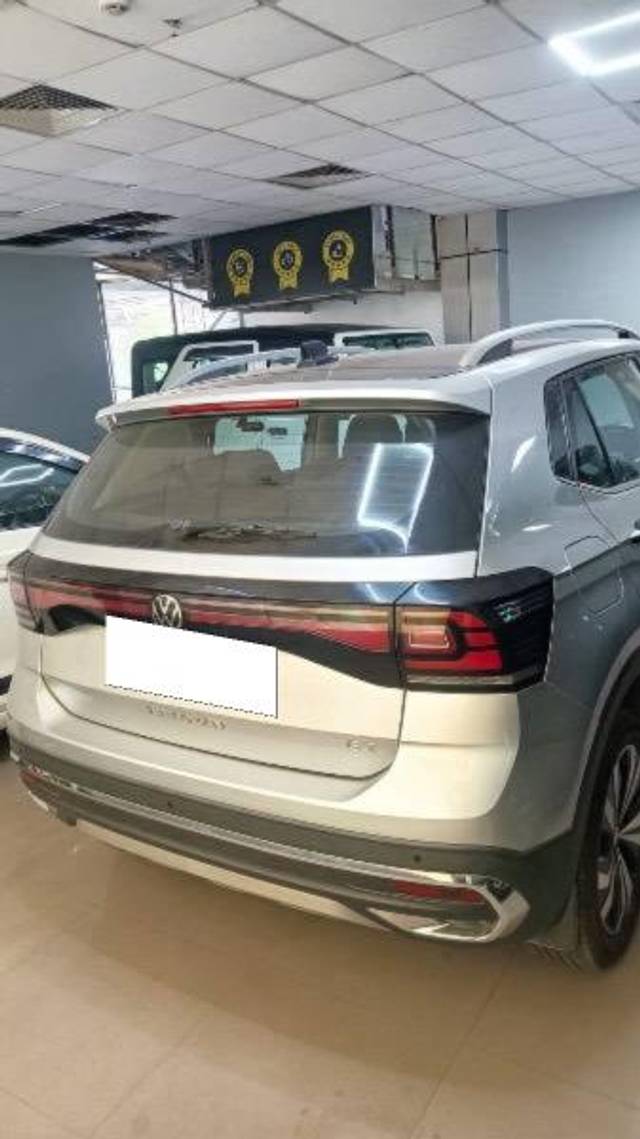 https://images10.gaadi.com/usedcar_image/4625487/original/processed_dda7812d-5fe2-4470-90ff-16dbfdd2e322.jpeg?imwidth=6401