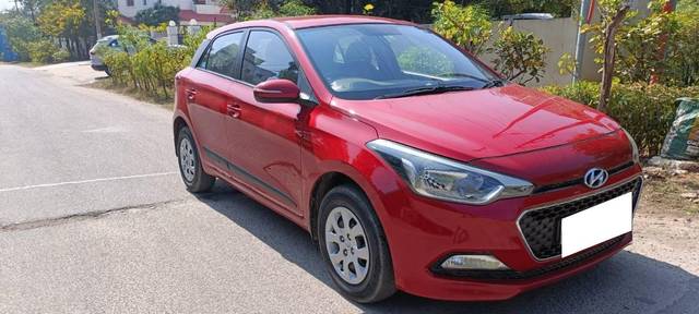 https://images10.gaadi.com/usedcar_image/4625491/original/processed_aef7777b-ff54-4e26-afda-bb34a0ab02c8.jpg?imwidth=6400