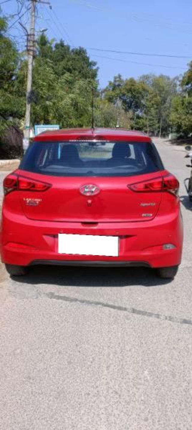 https://images10.gaadi.com/usedcar_image/4625491/original/processed_fb28cf4f-7507-4afe-aaf7-c12886317128.jpg?imwidth=6402