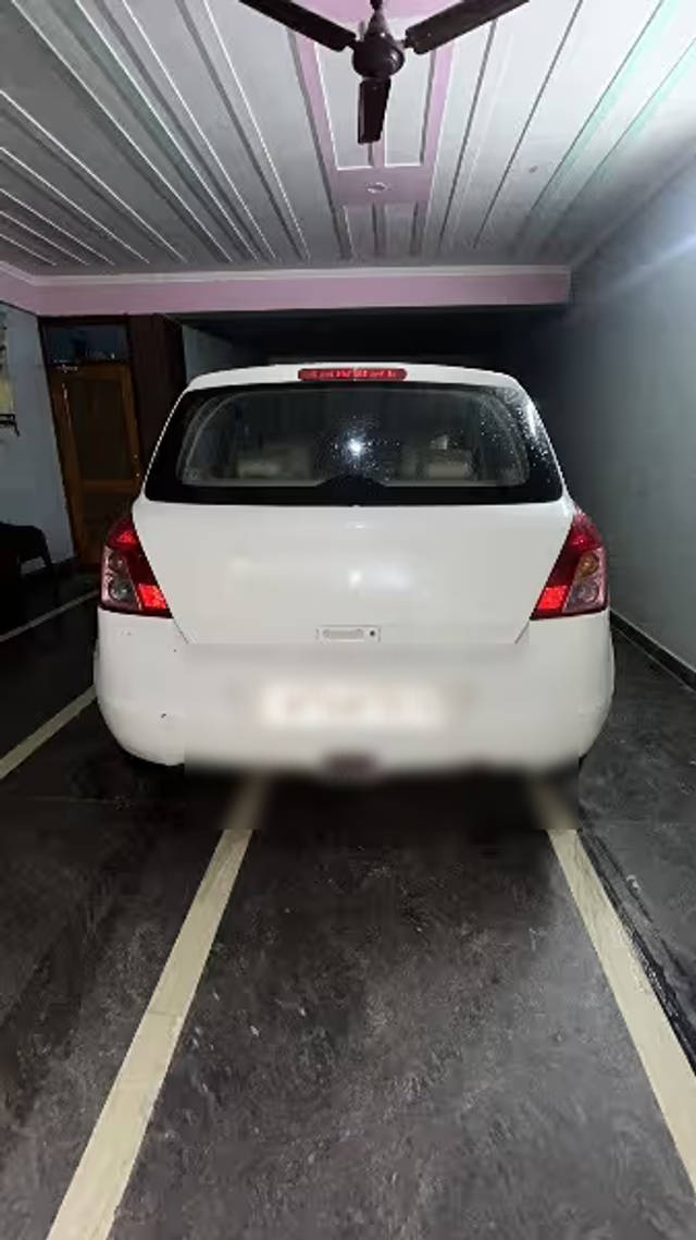 https://images10.gaadi.com/usedcar_image/4625496/original/45b5bd6d-7763-4678-8f2c-9001c3e5d222.png?imwidth=6401