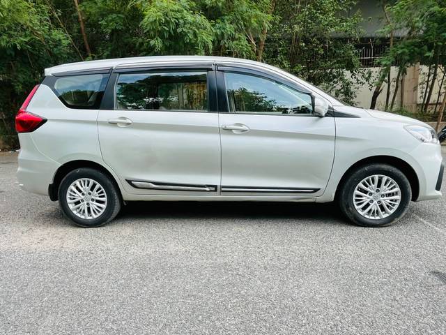https://images10.gaadi.com/usedcar_image/4625499/original/7ce5abb32e1ef5ecb6019f37b305439a.jpg?imwidth=6401
