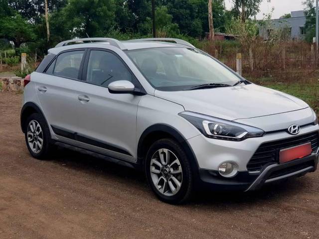 https://images10.gaadi.com/usedcar_image/4625505/original/processed_9eb9e8bd-9910-4f11-a55c-bd7e6bb37875.jpg?imwidth=6400