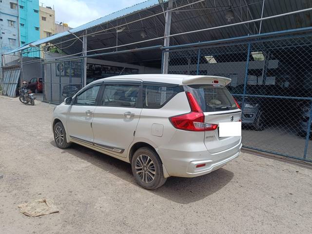 https://images10.gaadi.com/usedcar_image/4625564/original/processed_0e81b740987ac8cc312e31423cc89364.jpg?imwidth=6402
