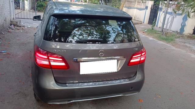 https://images10.gaadi.com/usedcar_image/4625575/original/processed_7ad25ca3df830088ba87dbd15e89359f.jpg?imwidth=6401