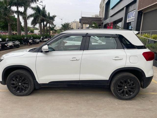 https://images10.gaadi.com/usedcar_image/4625577/original/processed_182fa5caffe1a22d356a372c38be5e48.jpg?imwidth=6402