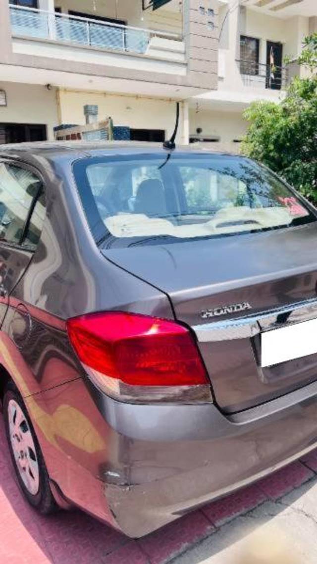 https://images10.gaadi.com/usedcar_image/4625578/original/processed_cf60d3d1-c43f-4245-9c48-5a77ddbb9693.jpeg?imwidth=6401