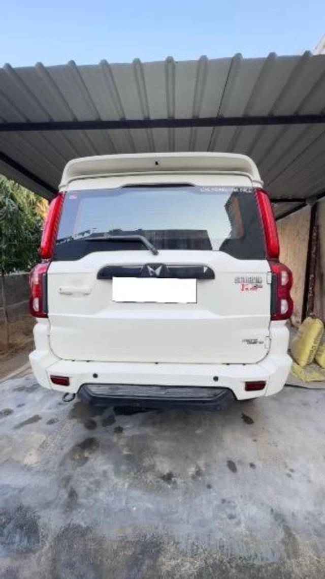 https://images10.gaadi.com/usedcar_image/4625584/original/processed_6d7cf64c-632b-4415-af67-251911e67f22.jpg?imwidth=6401