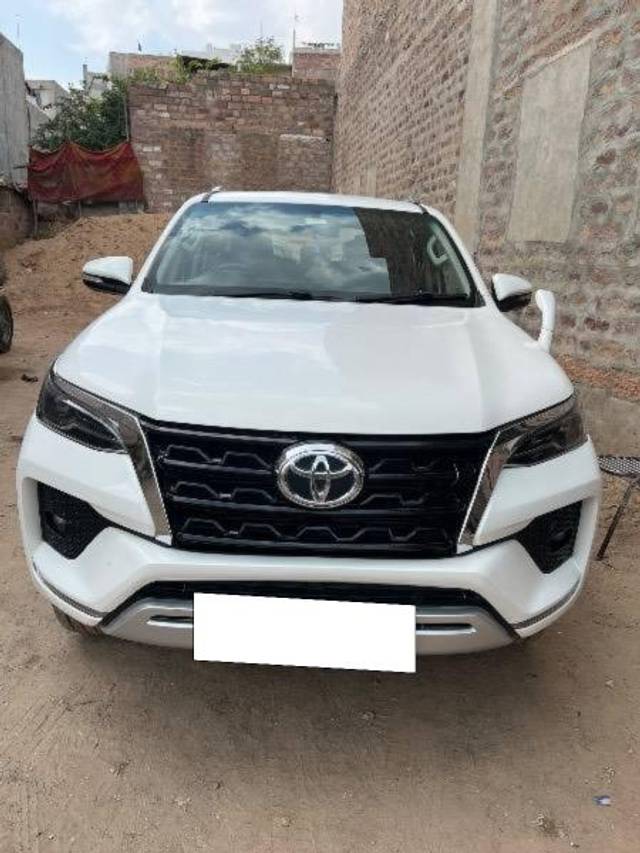 https://images10.gaadi.com/usedcar_image/4625586/original/processed_f153e58b-6e95-44cc-b253-fd568d1f90d9.jpeg?imwidth=6402