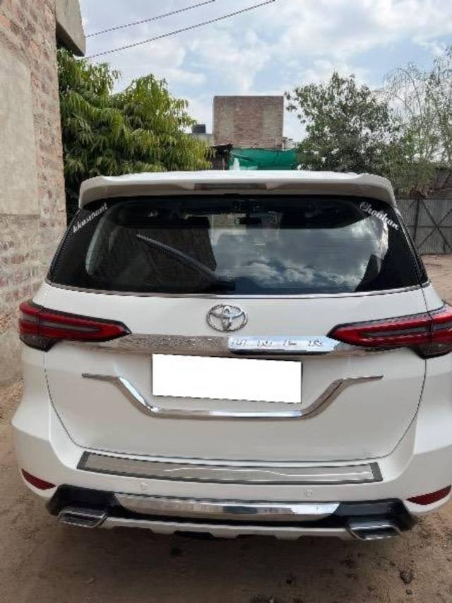 https://images10.gaadi.com/usedcar_image/4625586/original/processed_fc1fa01b-4846-4e9c-ab80-29994cb6d56c.jpeg?imwidth=6401