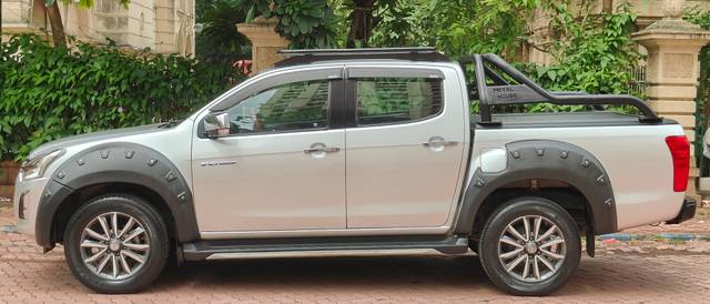 https://images10.gaadi.com/usedcar_image/4625589/original/processed_3d32d4e39abd4cf177ffa3f20413bae6.jpg?imwidth=6402