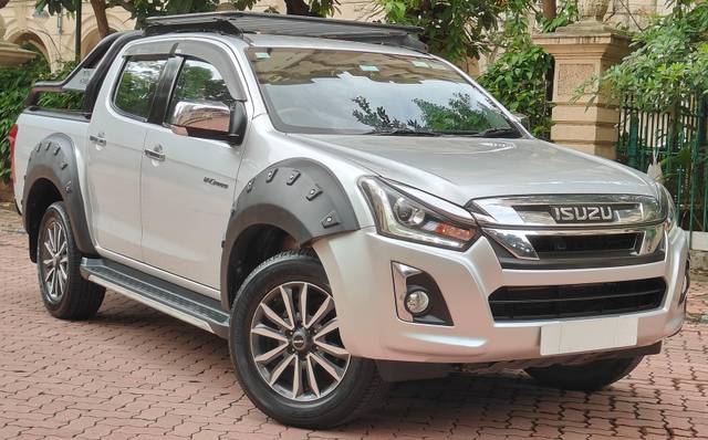 https://images10.gaadi.com/usedcar_image/4625589/original/processed_912e64fea807709edcd748210fc7a91d.jpg?imwidth=6400