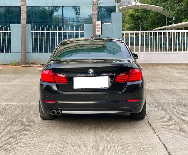 https://images10.gaadi.com/usedcar_image/4625598/original/processed_17e45d9e53b9ab4bff7613492a9860e4.jpg?imwidth=6402