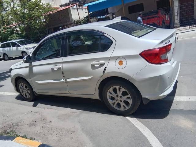 https://images10.gaadi.com/usedcar_image/4625608/original/processed_3f7e188dcbbd3bee9248e3129032ccec.jpg?imwidth=6402