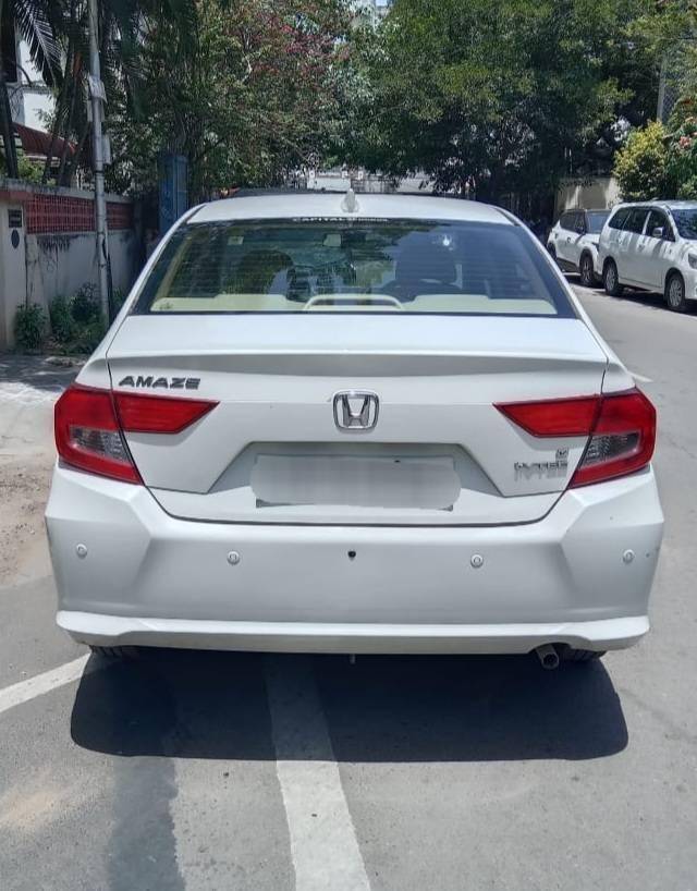 https://images10.gaadi.com/usedcar_image/4625608/original/processed_7ee50b16fd17c81e0bb586f82bb088bf.jpg?imwidth=6401