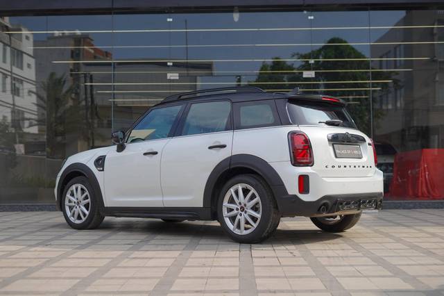 https://images10.gaadi.com/usedcar_image/4625609/original/processed_372baa0f61cc0a96eb15df265950d69d.jpeg?imwidth=6402