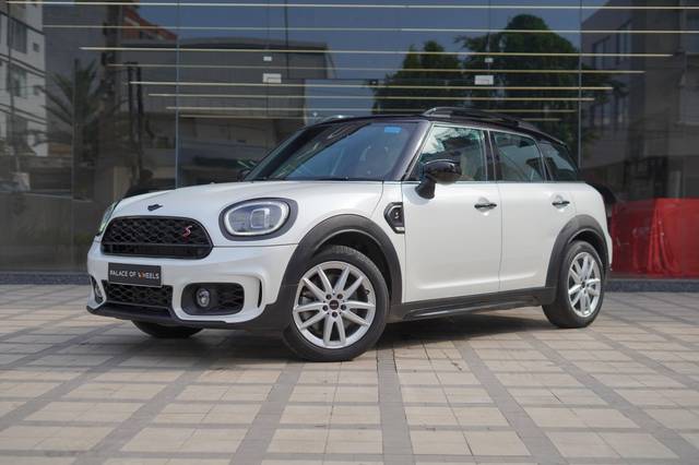 https://images10.gaadi.com/usedcar_image/4625609/original/processed_7ff6e47924940b4e3839f6addefddc3e.jpeg?imwidth=6400