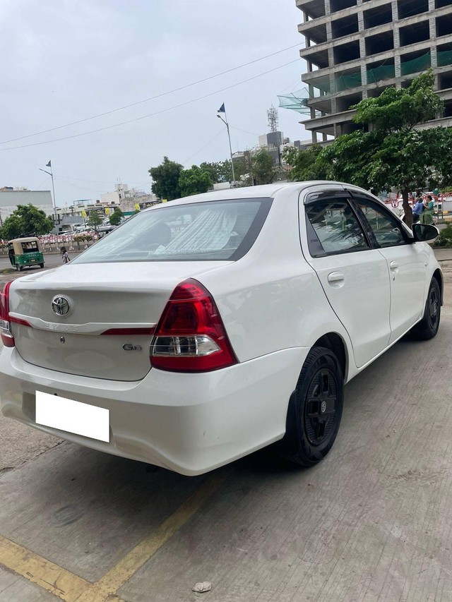 Second-hand 2017 Toyota Etios GD for sale in Rajkot-8