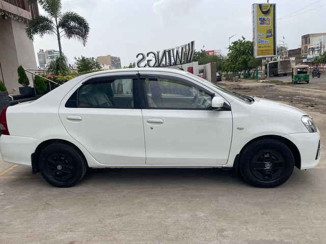 Second-hand 2017 Toyota Etios GD for sale in Rajkot-6