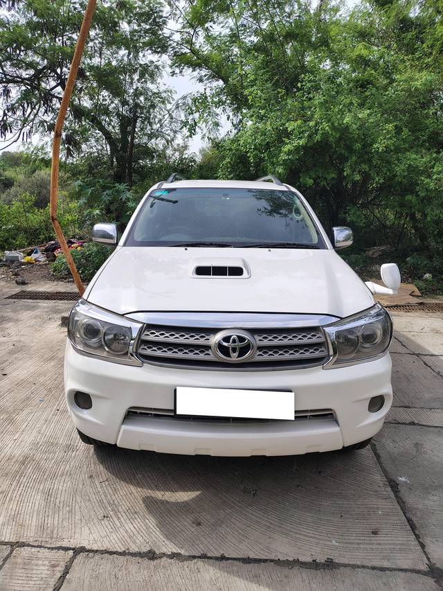 https://images10.gaadi.com/usedcar_image/4625662/original/processed_b5ba8209d73df92b8bdfe83825f6c7f2.jpg?imwidth=6400
