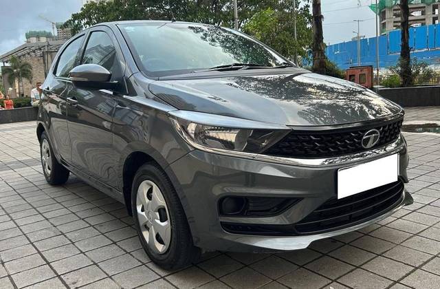 https://images10.gaadi.com/usedcar_image/4625715/original/processed_7a15520651d34936968e0dd51bd8401e.jpg?imwidth=6400