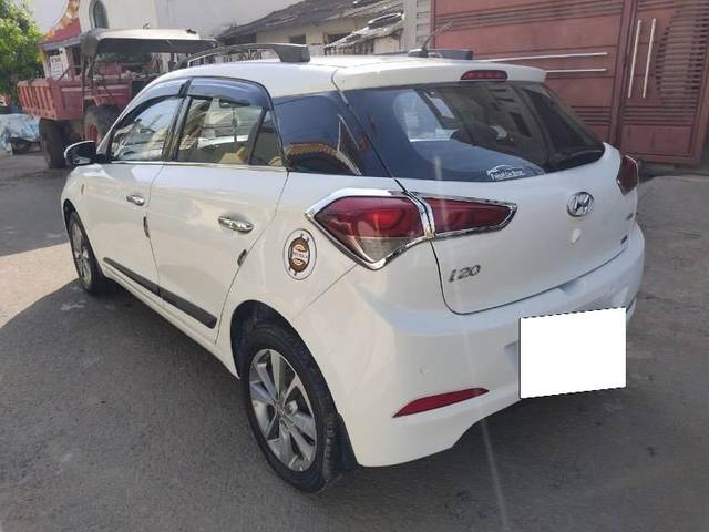https://images10.gaadi.com/usedcar_image/4625718/original/processed_cd4d9bfe-8543-471d-a2df-6ada44c0332f.jpeg?imwidth=6402