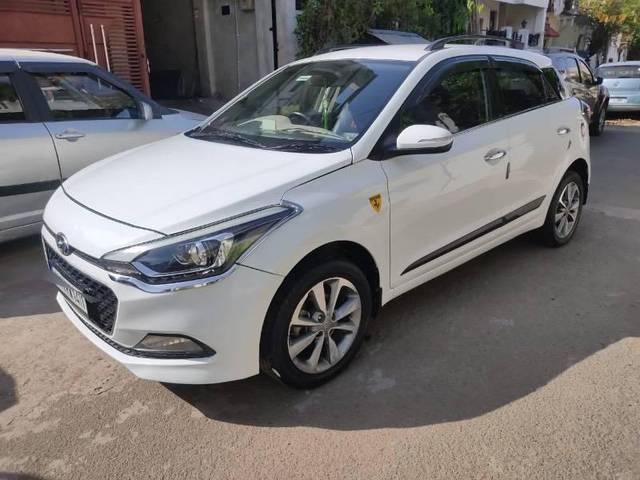 https://images10.gaadi.com/usedcar_image/4625718/original/processed_dce5e3bd-64b3-4126-94cf-404f1df5384b.jpeg?imwidth=6401