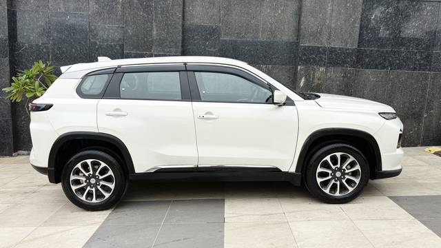 https://images10.gaadi.com/usedcar_image/4625723/original/ff301b61d14364c6f94ed29ab2576817.jpg?imwidth=6401