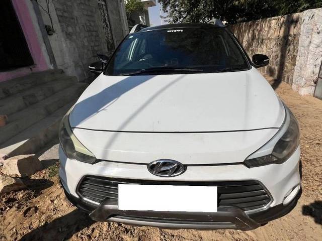 https://images10.gaadi.com/usedcar_image/4625725/original/processed_1d277ab7-7aa5-460b-8bf2-1f1e48737f89.jpg?imwidth=6402