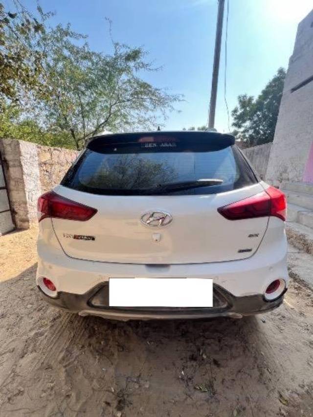 https://images10.gaadi.com/usedcar_image/4625725/original/processed_7e3da1b6-c834-450d-a5ae-d8f516fe53be.jpg?imwidth=6401