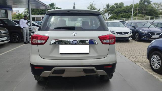 https://images10.gaadi.com/usedcar_image/4625765/original/processed_ba41e048376b341b17ee43717e1b48c0.jpg?imwidth=6402