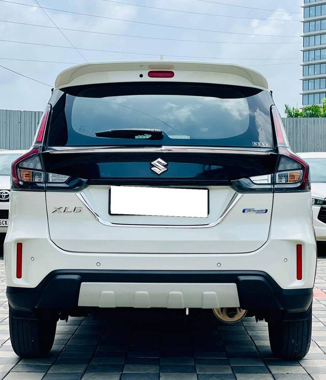https://images10.gaadi.com/usedcar_image/4625776/original/processed_f82a5c71bb568e174deab65218a42513.jpg?imwidth=6402