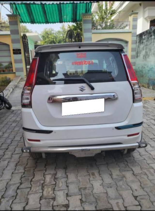 https://images10.gaadi.com/usedcar_image/4625781/original/processed_3ad40258-da0a-48dc-aa7a-b847c7c805c9.jpg?imwidth=6401