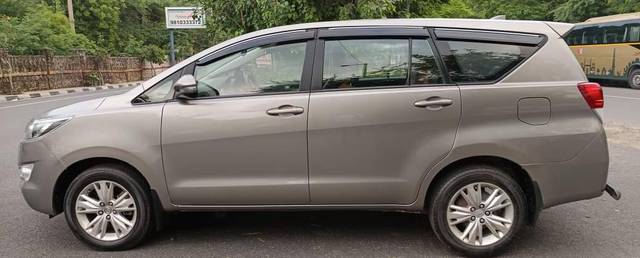 https://images10.gaadi.com/usedcar_image/4625786/original/processed_ce08a1abd8a60ae804402f739dc35d4b.jpg?imwidth=6402