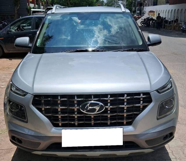 https://images10.gaadi.com/usedcar_image/4625788/original/processed_1eb9e727a735f8e8c9f188c0a786daf9.jpg?imwidth=6400