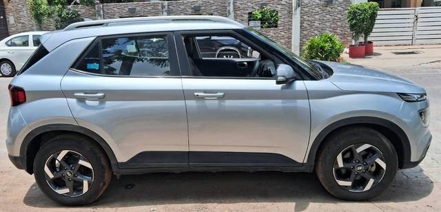 https://images10.gaadi.com/usedcar_image/4625788/original/processed_2b381be4d52d2e29520a0b1adce8aee6.jpg?imwidth=6402