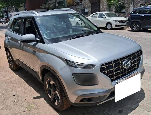 https://images10.gaadi.com/usedcar_image/4625788/original/processed_8ab70ebab63d4cf5933ef34dcfc6b552.jpg?imwidth=6401