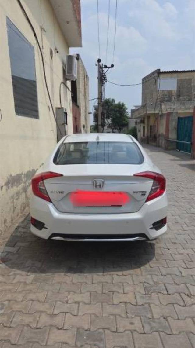 https://images10.gaadi.com/usedcar_image/4625856/original/processed_404762c8-1970-4179-a72d-b45e7c40aba6.jpeg?imwidth=6401