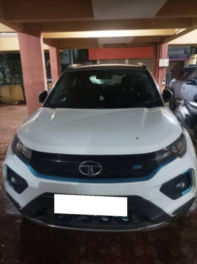 https://images10.gaadi.com/usedcar_image/4625867/original/processed_00db304e-3c44-4d8a-9c8c-40bd05b6da55.jpg?imwidth=6400
