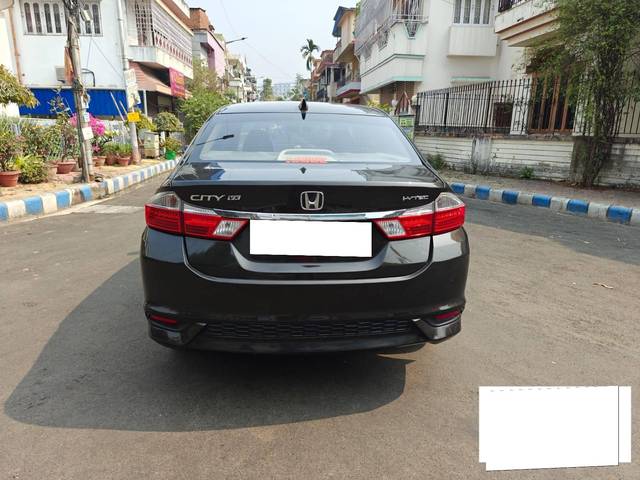 https://images10.gaadi.com/usedcar_image/4625871/original/processed_dfc0bac45a94c938a9a31f4f006ace80.jpg?imwidth=6402