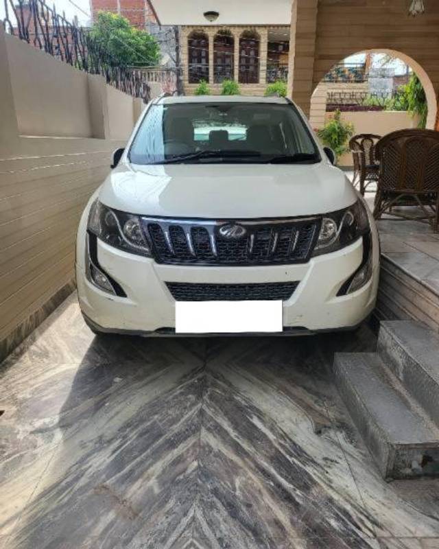 https://images10.gaadi.com/usedcar_image/4625884/original/processed_d0d9e3be-f6cc-4f65-8c6d-7dea963addec.jpg?imwidth=6400