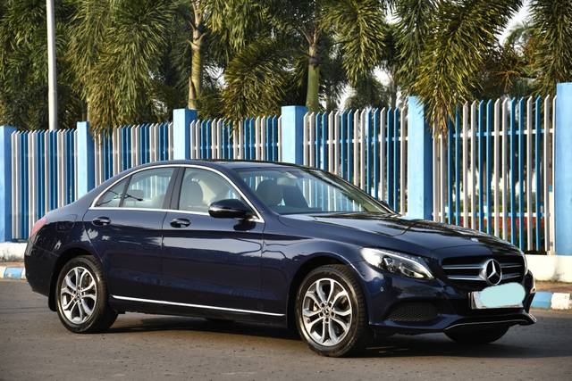 https://images10.gaadi.com/usedcar_image/4625888/original/252bd84213f75159fc9d92e983e9ff20.jpg?imwidth=6400