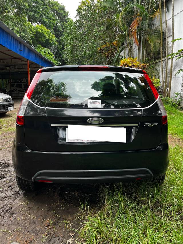https://images10.gaadi.com/usedcar_image/4625889/original/processed_9f1b46823ad9b1ad7a7caf8dfc2c274b.jpg?imwidth=6402