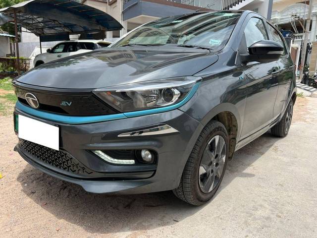 https://images10.gaadi.com/usedcar_image/4625910/original/processed_d5198371d73deb247df4490293300966.jpg?imwidth=6402