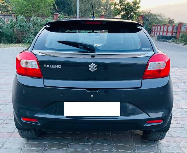 https://images10.gaadi.com/usedcar_image/4625926/original/processed_73dd96eb6d2e2013627b830b7b3e182a.jpg?imwidth=6402