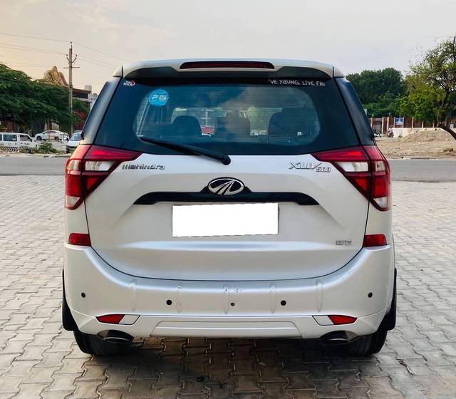 https://images10.gaadi.com/usedcar_image/4625936/original/processed_eeb9a7d18899aaa1c418f4892c45f1a8.jpg?imwidth=6402