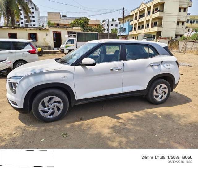https://images10.gaadi.com/usedcar_image/4625956/original/processed_5b1ff9e6-556c-456f-8a5b-f8cc9b20df87.jpg?imwidth=6402